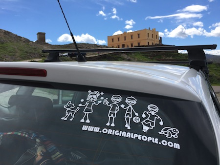 Adesivi famiglia per auto in montagna
