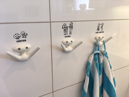 Adesivi per pareti per distinguere gli asciugamani